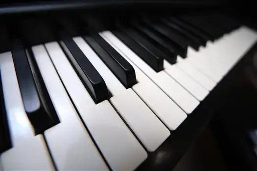 Ongoing History Daily: How Synthesizers Cost Jobs in the Early 80s